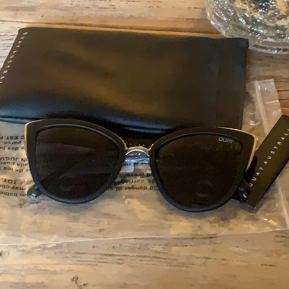 Nwt quay Australia black cat eye sunglasses!